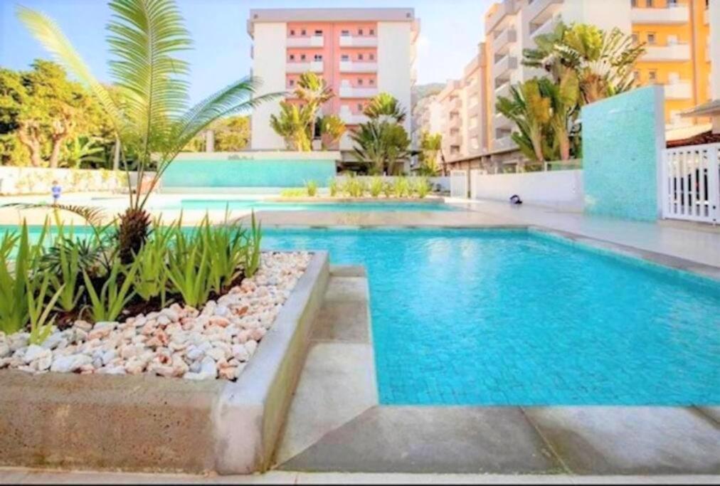 Apto 300mts Da Praia, Vista O Mar, Churrasqueira, Wi-fi, Ar Condicionado, Totalmente Equipado Apartamento Ubatuba